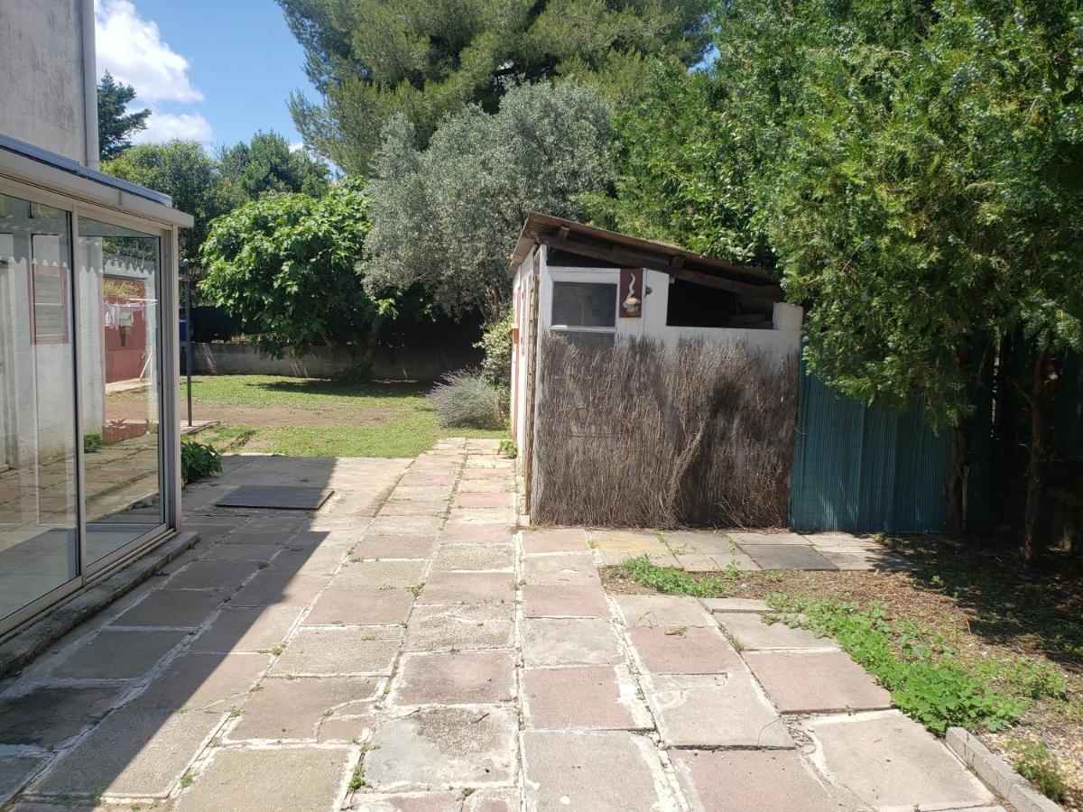 Orteils Au Soleil Jardin Parking Nimes Exterior foto